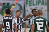 Botafogo tenta resistir, mas fraqueja após ficar com um a menos e é derrotado pelo Palmeiras
