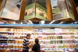 A maioria dos iogurtes tem tanto açúcar quanto os refrigerantes
