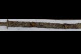 Garota de 8 anos encontra espada da era pré-viking de 1,5 mil anos em lago na Suécia