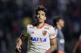 Flamengo goleia o Paraná e dorme na vice-liderança do Brasileirão