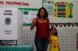 Candidata a vice-governadora, Luciana Santos vota em Olinda