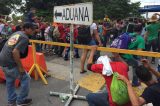 A caravana de migrantes entra no território mexicano
