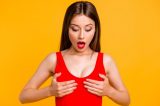 Oi? Mulheres estão passando pasta de dente nos seios para aumentá-los Oi? Mulheres estão passando pasta de dente nos seios para aumentá-los