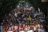 Ato pela democracia reúne 100 mil pessoas em Salvador