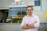 Ex-Pânico, Carioca dispara sobre Bolsonaro na Globo: “Vai tomar pedrada”