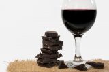 Estudo aponta que vinho tinto e chocolate amargo rejuvenescem as células 