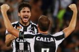 Botafogo enfrenta o Santos para manter esperança de Libertadores