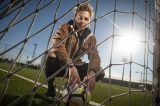 “Não há gays no futebol masculino?”