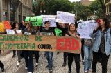 Estudantes protestam contra ensino a distância; assista ao vídeo