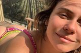 Giovanna Antonelli mostra o bumbum em banho de sol na laje