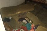 Criança de um ano e três meses é encontrada só e trancada em apartamento