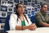 Após tentativa de homicídio, mulher escreve nome de companheiro com o próprio sangue em maca