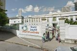 Menina é levada ao hospital com mais de 50 larvas na cabeça