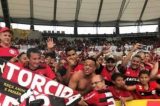 Comentarista detona foto de governador com torcedores do Flamengo: ‘Constrangedor’