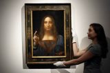 Foi pintado por Leonardo da Vinci ou por um ajudante? ‘Salvator Mundi’ coloca em xeque o rigor do Louvre