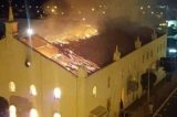 Igreja Católica de Monte Santo pega fogo; veja vídeo
