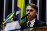 Sem política para salário mínimo, Bolsonaro se expõe a risco político
