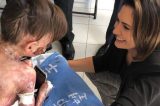 Michelle Bolsonaro se emociona ao encontrar jovem com doença rara