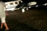 Avião de Amado Batista faz pouso de emergência em Jequié. Veja vídeo