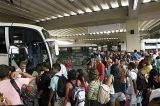 Baianos trocam avião por ônibus após crise da Avianca Baianos trocam avião por ônibus após crise da Avianca