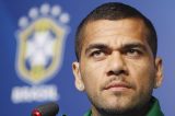 Dani Alves desabafa e cutuca ‘gente que acha que sabe de futebol’