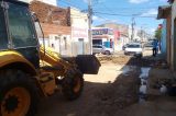 Depois de matéria do AP, SAAE trabalha para resolver problema de vazamento na rua do Coliseu