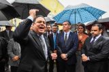 Presidente da OAB recebe manifestações de desagravo após agressão de Bolsonaro; confira