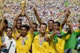 Jogadores organizam festa pelos 25 anos do tetra da Seleção Brasileira e barram CBF