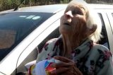 Vovó de 93 anos encanta a internet ao empinar pipa