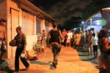 Homem é morto na frente de filha de 3 anos e mãe dele é baleada