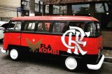 Rubro-Negros transformam Kombi em artigo de luxo por R$ 60 mil para acompanhar o Flamengo