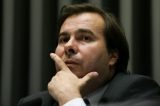 Sem moral: Maia diz que seu parceiro político [Bolsonaro] foi eleito em ambiente de fake news