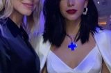 Marquezine posa de barriga de fora ao lado de blogueira Marquezine posa de barriga de fora ao lado de blogueira
