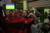 Invasão de torcedores do Flamengo a bares e restaurantes da cidade força mudança de planos dos gremistas que vivem no Rio
