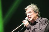 Ivan Lins: O Brasil está sendo governado por “débeis mentais” que seguem um “filósofo senil” Ivan Lins: O Brasil está sendo governado por “débeis mentais” que seguem um “filósofo senil”