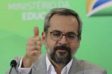 Weintraub já estaria negociando saída do MEC para permanecer no governo, diz jornalista da Globo