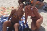 Anitta arma flagra na praia com paparazzo Anitta arma flagra na praia com paparazzo