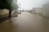 [Vídeos] Chuvas causam prejuízos em Juazeiro; periferia está alagada