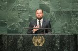 Acusado por Bolsonaro de incendiar a Amazônia, Leonardo DiCaprio salva homem perdido no mar