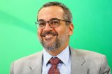Ministro da Educação escorrega na ortografia, escreve ‘imprecionante’ e apaga post