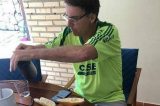 “Tudo era armado, para parecer um cara do povo”, diz Frota sobre café da manhã fake de Bolsonaro