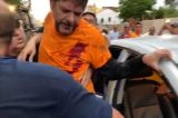 Cid Gomes chega a quartel em retroescavadeira e é atingido por tiro, em Sobral