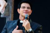Padre Reginaldo Manzotti é hospitalizado em Curitiba Padre Reginaldo Manzotti é hospitalizado em Curitiba