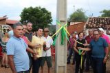 Prefeita inaugura poste de energia e vira piada na web