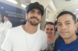Caio Castro deixa fã sem graça após pedido de selfie no aeroporto