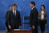Brasil supera dois mil mortos, mas Bolsonaro quer reabrir comércio