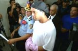 Juiz concede prisão domiciliar e Ronaldinho Gaúcho pode deixar a cadeia
