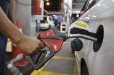 “Posto Ipiranga” virou loja de conveniência com teto furado e gasolina cara