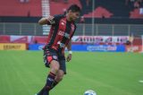Vitória afasta Léo Ceará dos treinos e deve definir futuro do atacante nesta segunda-feira (6)