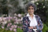 Arundhati Roy: “Cresci com todas as meias-verdades e mentiras sobre Gandhi”